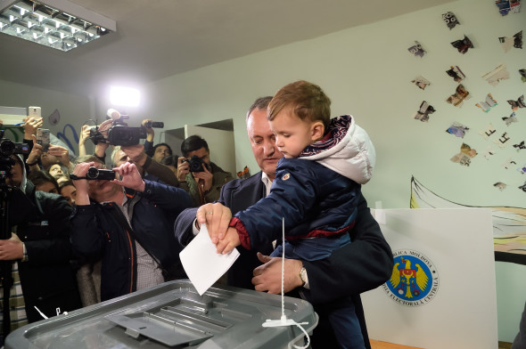 igor dodon la vot cu copilul - ovidiu micsik-inquam