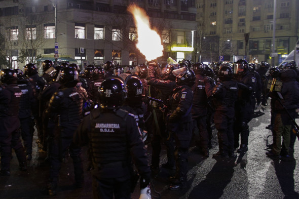 170201_PIATA_VICTORIEI_PROTEST_VIOLENTE_05_INQUAM_Octav_Ganea