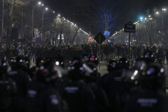 170201_PIATA_VICTORIEI_PROTEST_VIOLENTE_06_INQUAM_Octav_Ganea