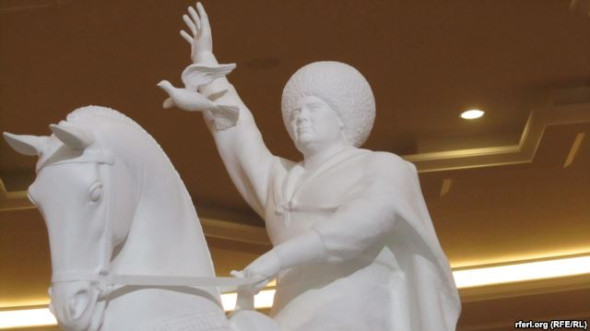 statuie berdimuhamedov - europa libera