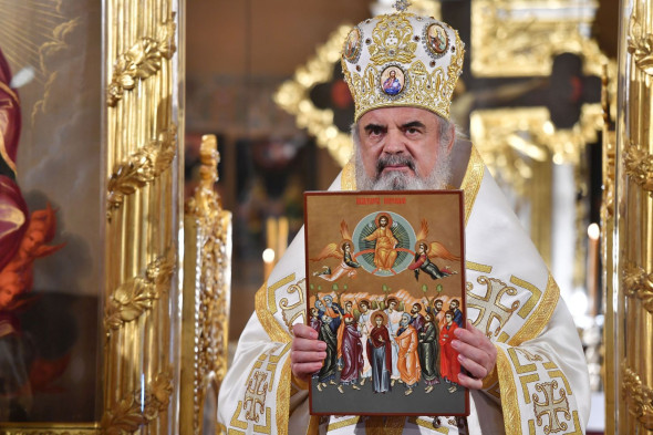 Hramul-Bisericii-Domnita-Balasa-din-Bucuresti-Patriarhul-Daniel-a-sfintit-catapeteasma-Inaltarea-Domnului-Ziua-Eroilor-9