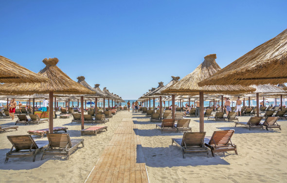 statiunea mamaia mare plaja romania shutterstock_456884284