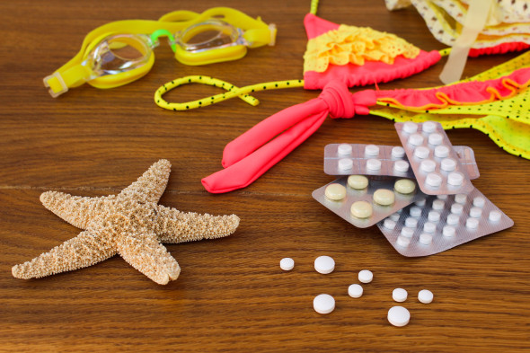 vacanta - medicamente - shutterstock_299136275