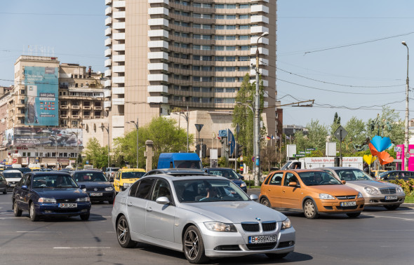 masini trafic inter bucuresti shutterstock