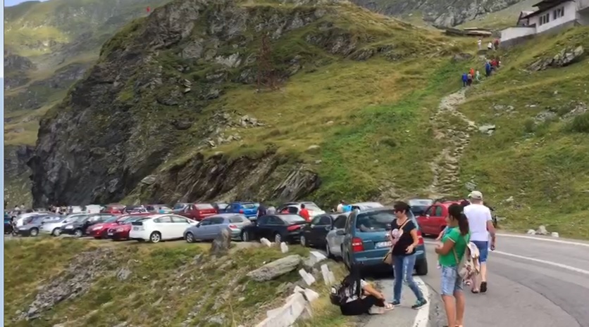 Raliul masinilor de epoca pe Transfagarasan, scurtat din cauza turistilor