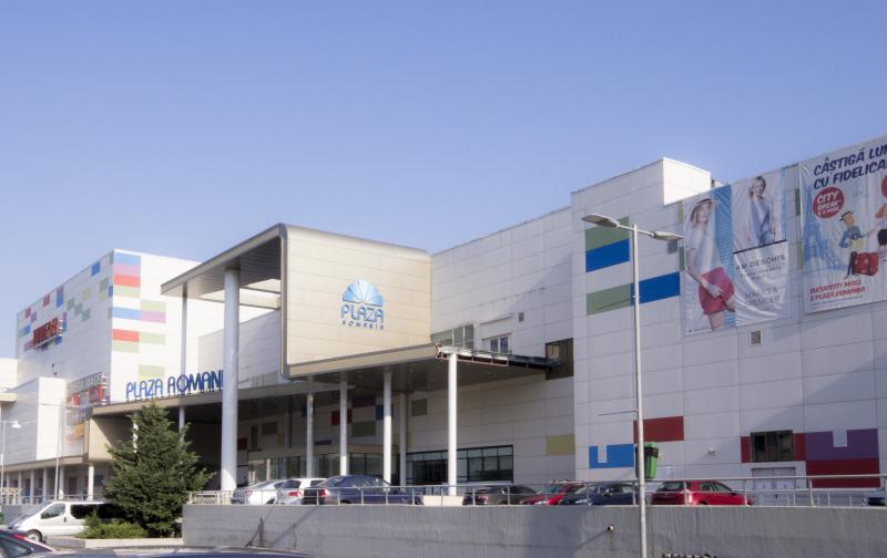 VIDEO. Aglomeratie la ghiseele pentru pasapoarte deschise la mall. Premierul, in inspectie