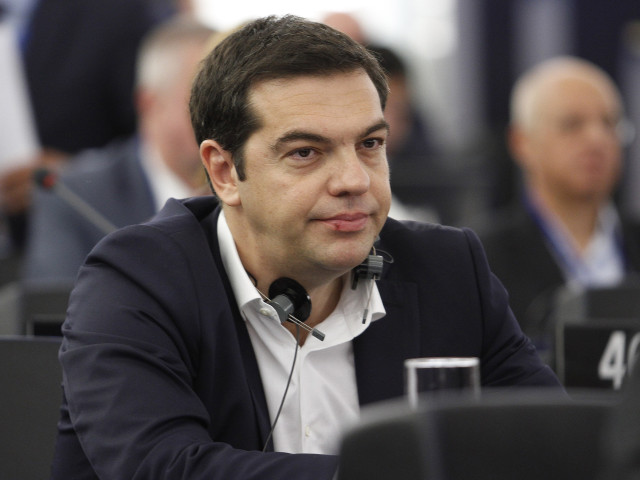 Guvernul grec împarte 1,4 miliarde de euro cetățenilor