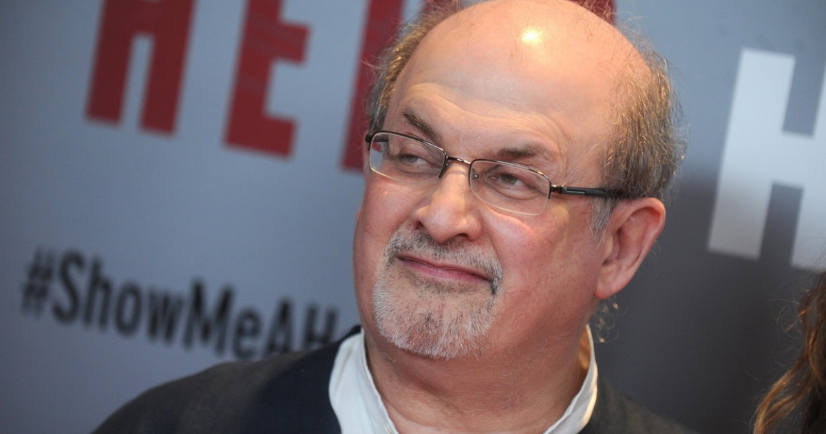 Salman Rushdie și a pierdut vederea la un ochi și nu și mai poate