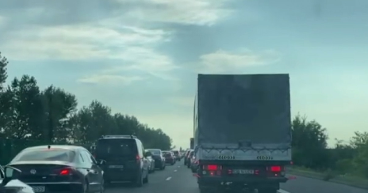 O Ma In A Luat Foc N Mers Pe Autostrada Soarelui Blocaj Rutier Pe