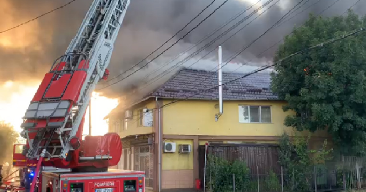 Incendiu puternic la o hală din Cluj Napoca Focul s a extins la