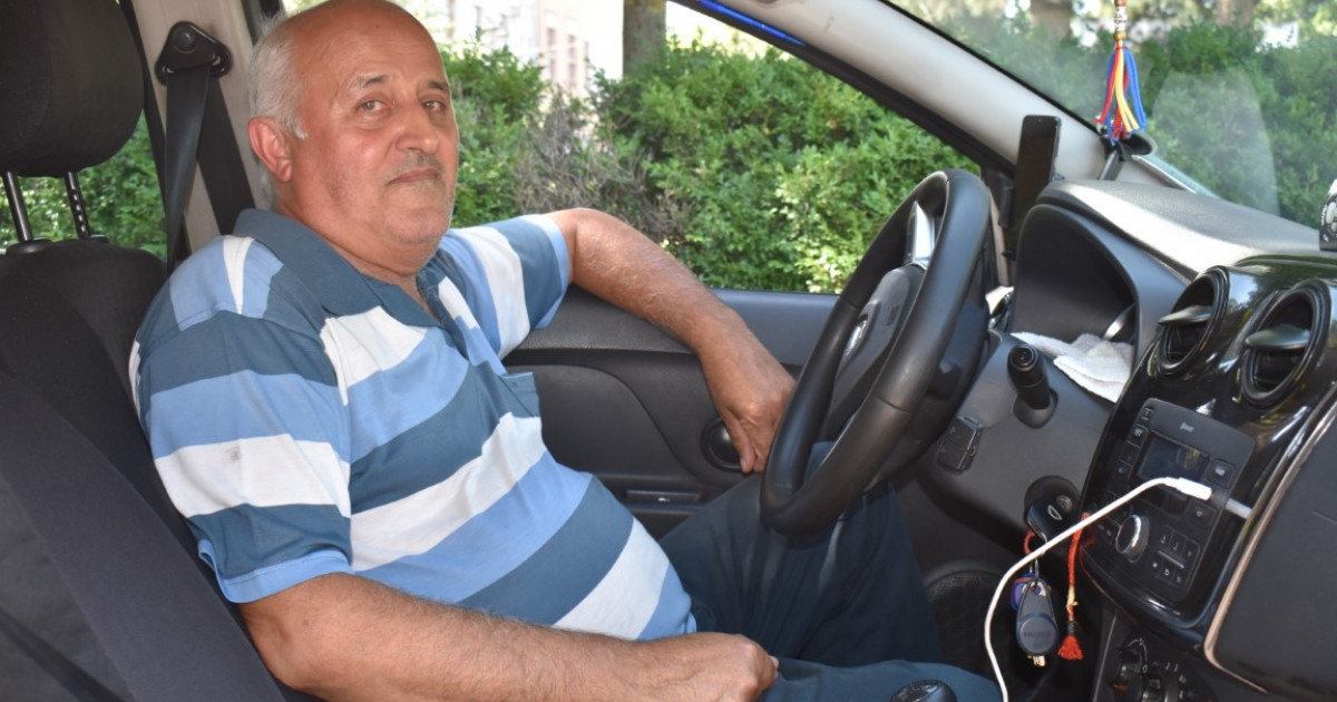 Un Taximetrist Din Boto Ani A Returnat Unui Client O Saco De Rafie N