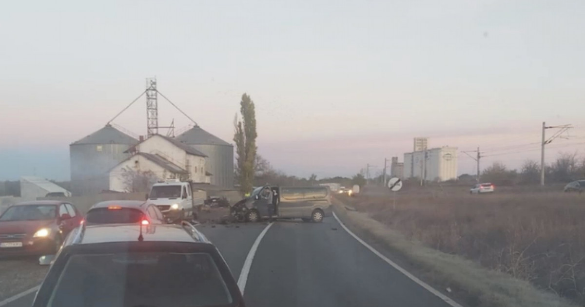 3 morți și 8 răniți într un accident în Galați O mașină s a rupt în