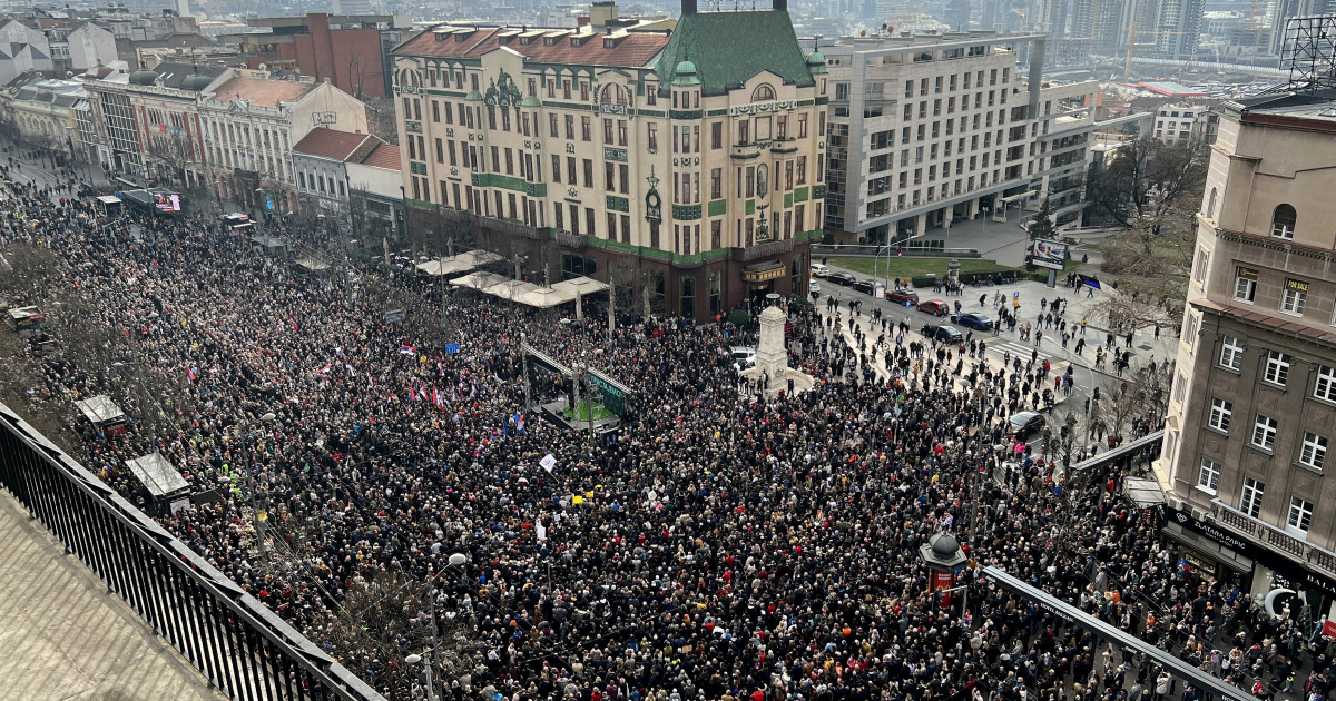 Continuă protestele la Belgrad Mii de oameni cer în stradă anularea