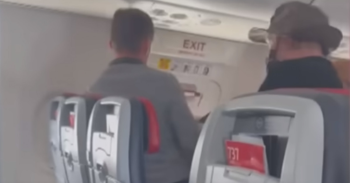 Video Un Pasager Din Sua A Ncercat S Deschid U A Unui Avion N