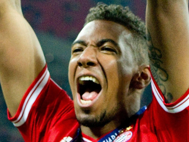 Oficial Jerome Boateng I A G Sit Echip La Luni De La Ultimul