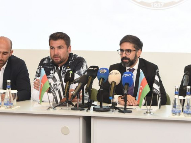 Azerii Au Anun At Ce Transfer Vrea S Fac Adrian Mutu La Neftchi Baku