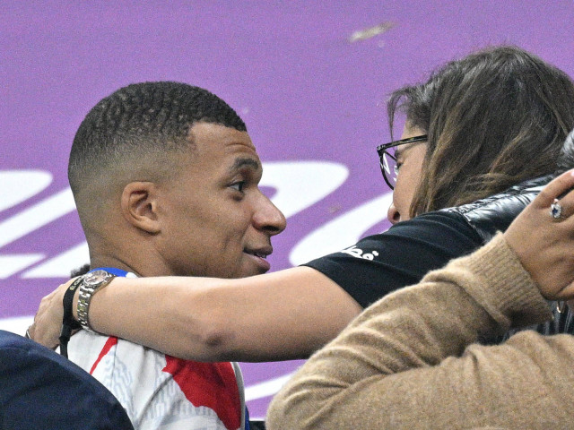 Mama Lui Kylian Mbappe A Discutat Cu Psg Cele Dou P R I Au Ajuns La