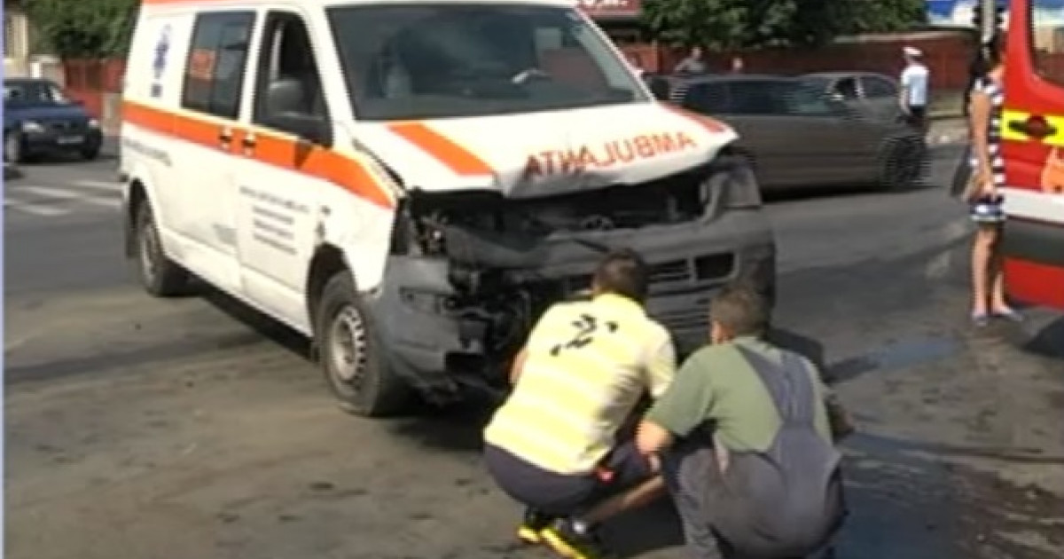 Angajați ai Ambulanței cercetați disciplinar pentru că nu au ajutat