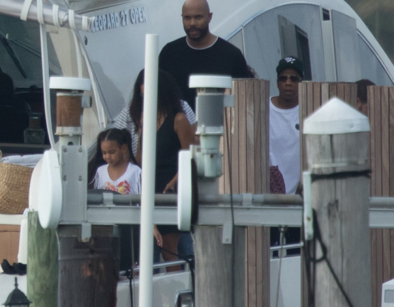 jay-z-blue-ivy-iaht-miami