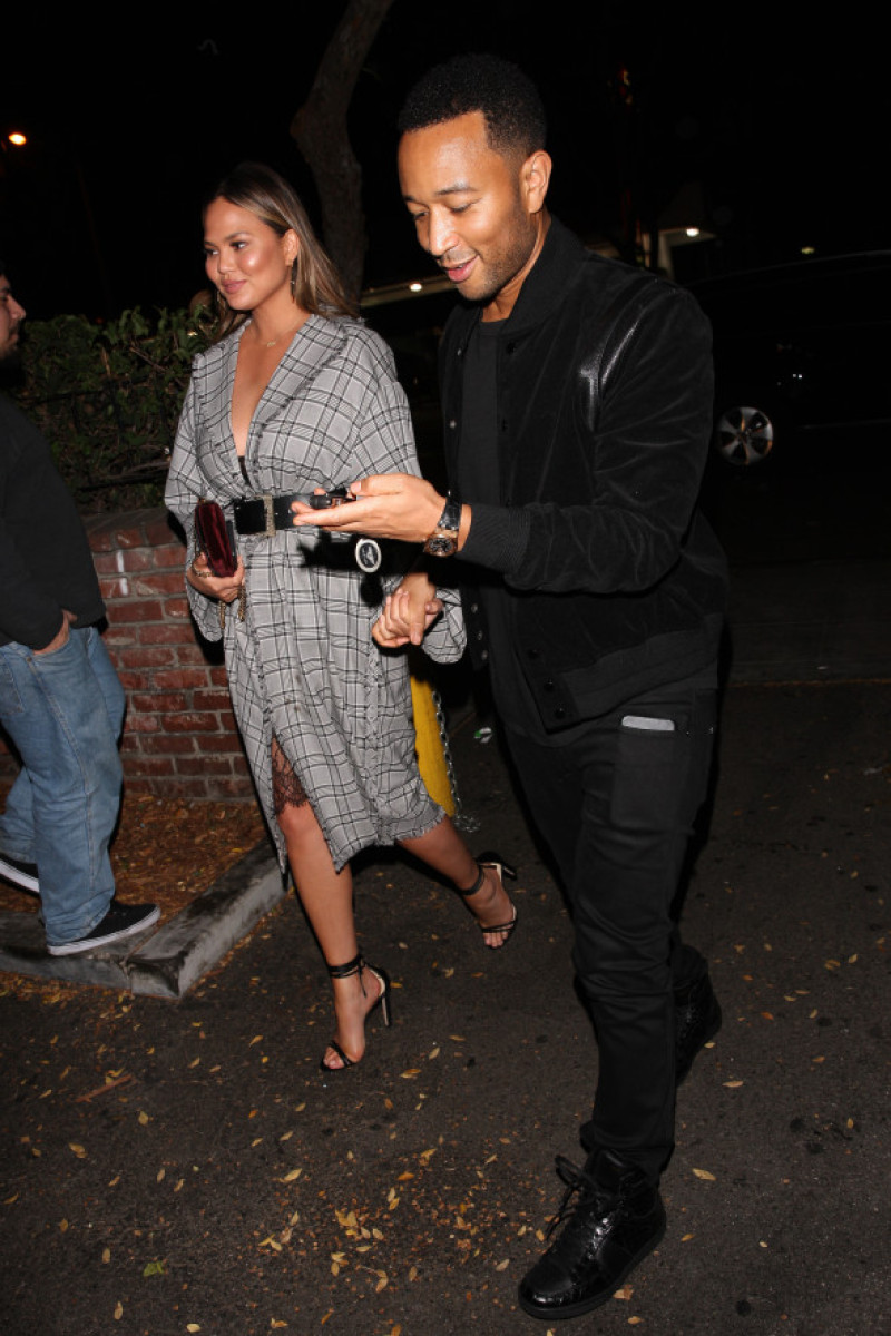 john-legend-chrissy-teigen-splash