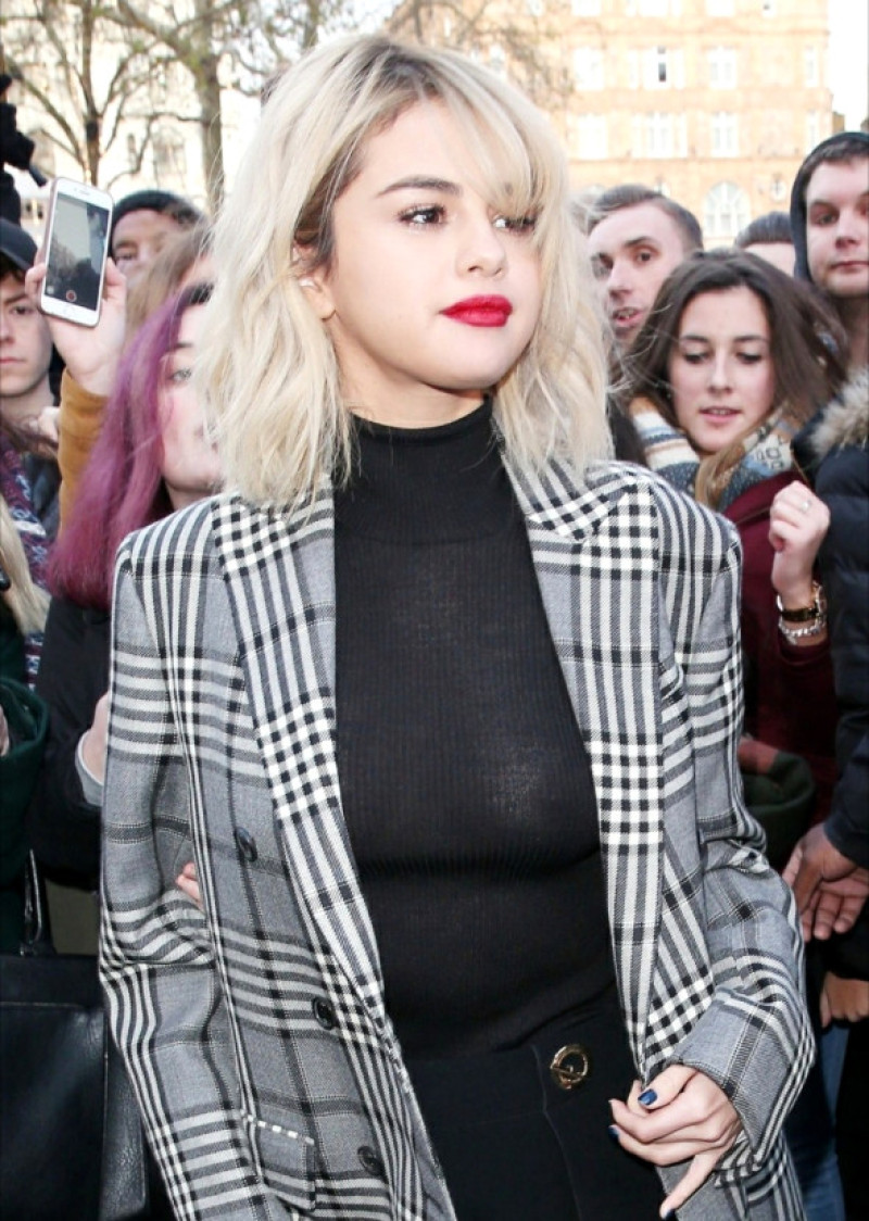 selena-gomez-transparenta-londra-splash