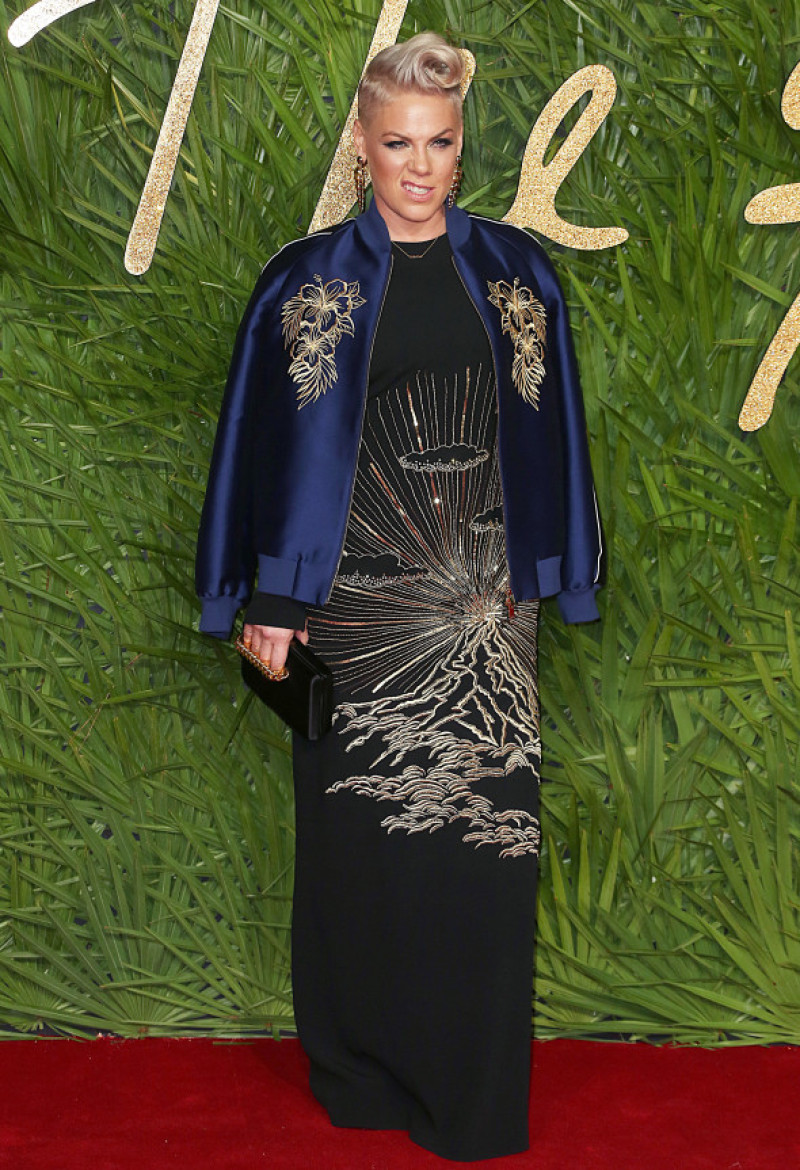 pink-fashion-awards-splash
