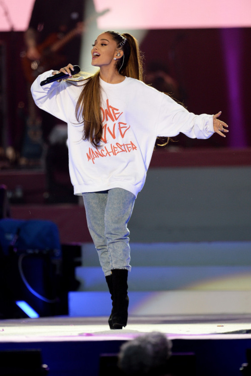 ariana-grande-concert2-splash