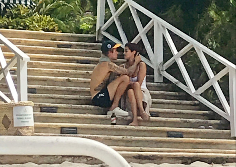 justin-bieber-selena-gomez-jamaica