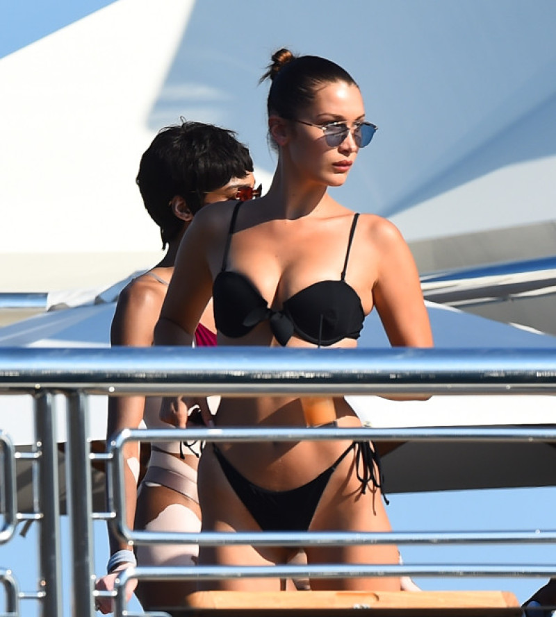 bella-hadid-iaht-splash