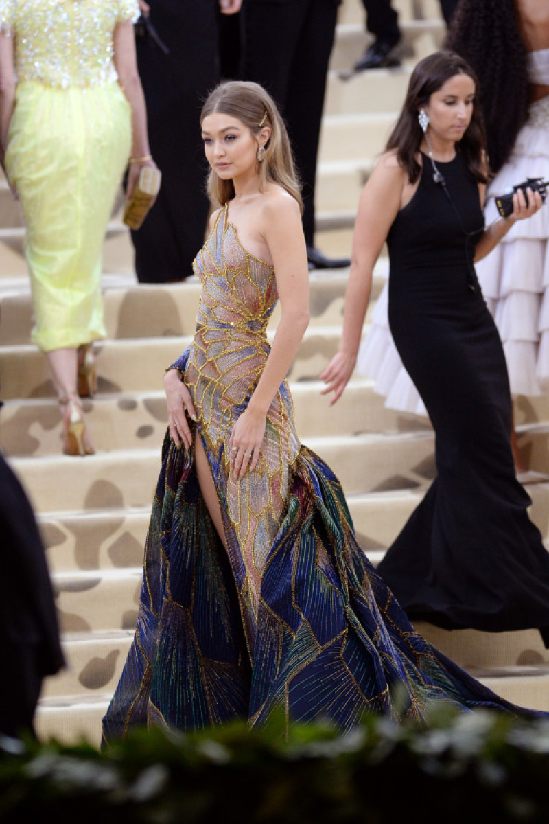 gigi-hadid-met-gala-2018-splash