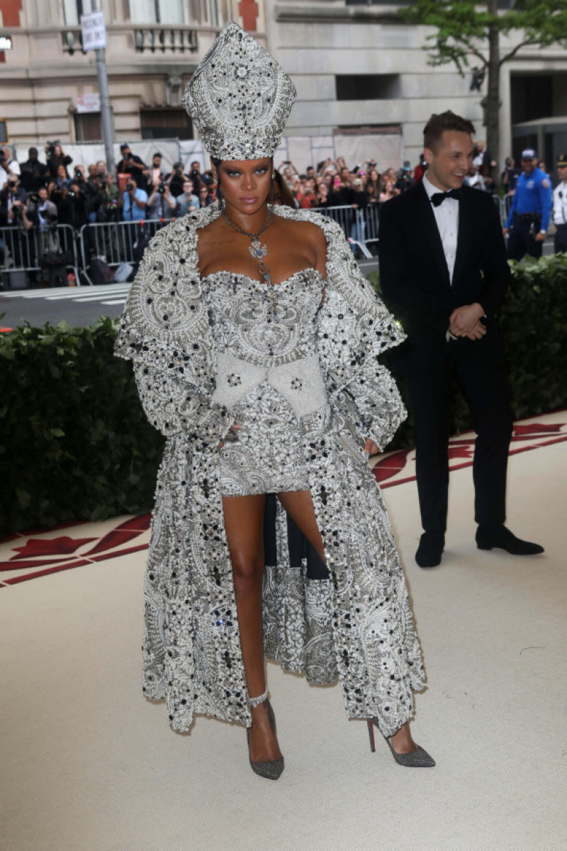 rihanna-met-gala-2018-splash