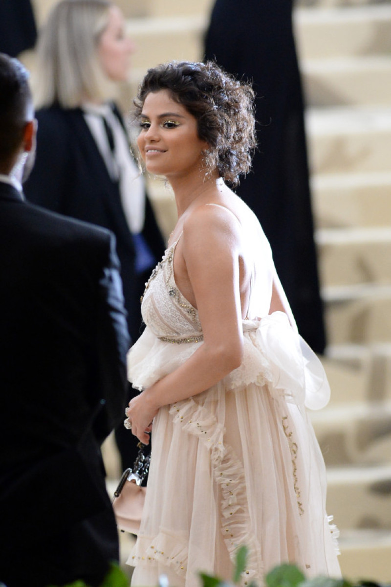 selena-gomez-met-gala-splash