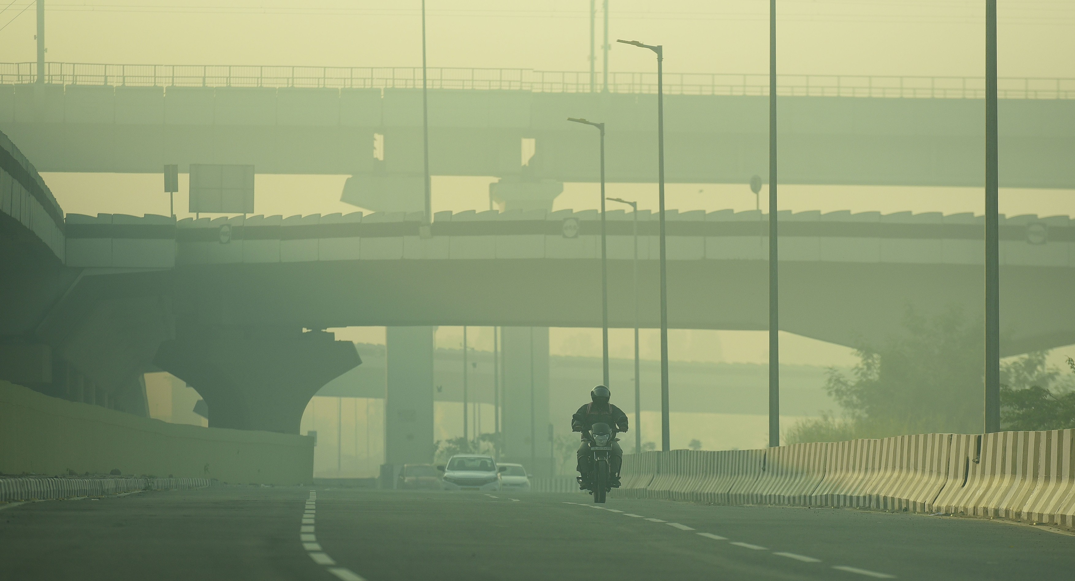 India a închis temporar 5 centrale cu cărbune din cauza smogului în capitala New Delhi. Școlile sunt închise pe termen nelimitat