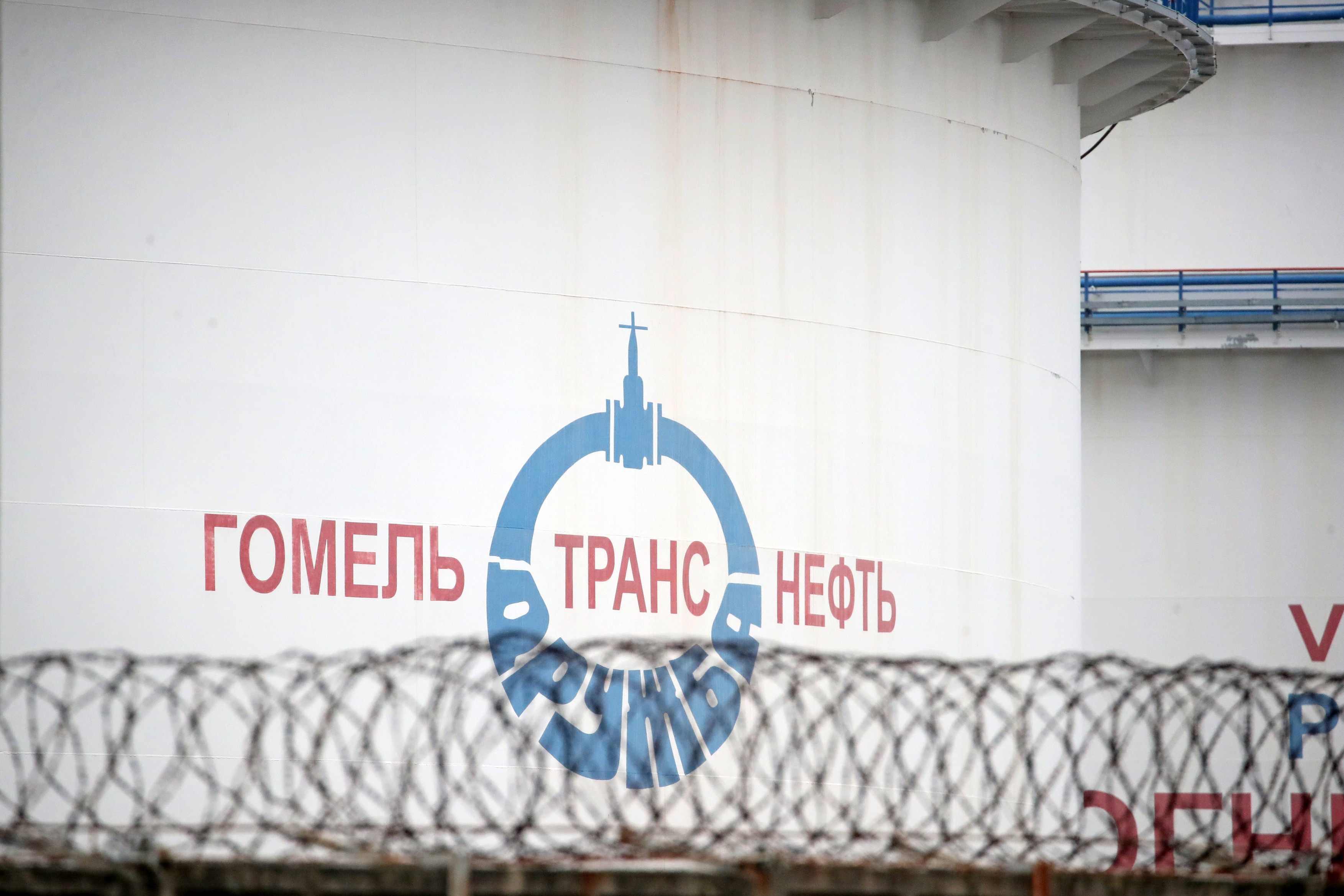 Belarus a oprit temporar livrarea de petrol către Polonia și furnizarea de electricitate către Ucraina