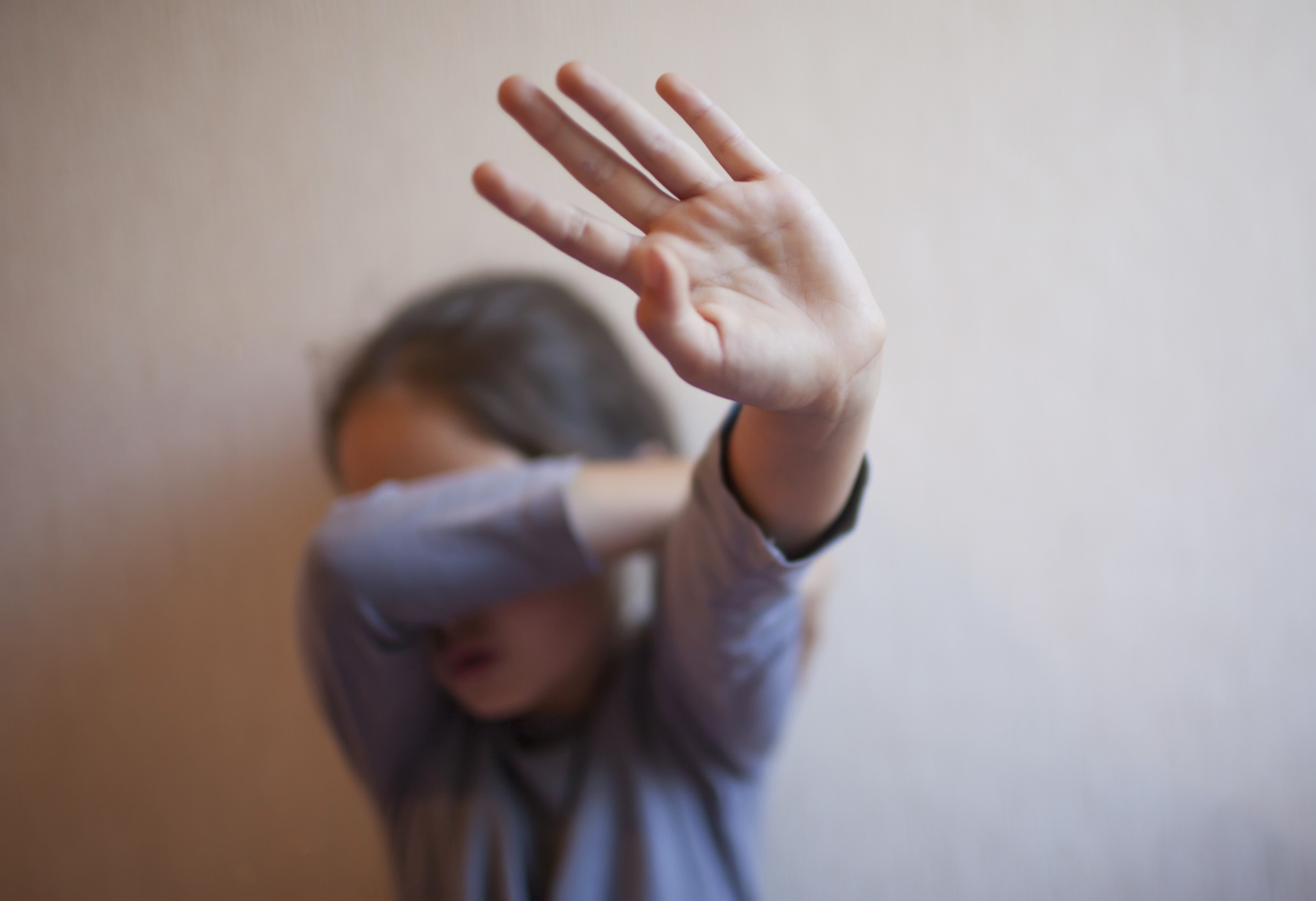 Decizie anulată în India. Un bărbat fusese achitat de agresarea sexuală a unei fete pentru că „nu a existat contact piele pe piele”