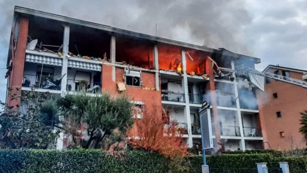 Doi români care au montat o mobilă de bucătărie au provocat o explozie de proporții într-un bloc din Italia. Doi oameni au murit