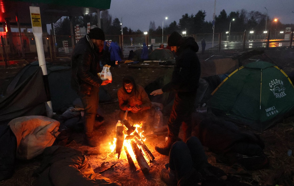 Drama unei familii de migranți. Amândoi sunt răniți și spun că le-a murit copilul de un an la frontiera dintre Belarus și Polonia