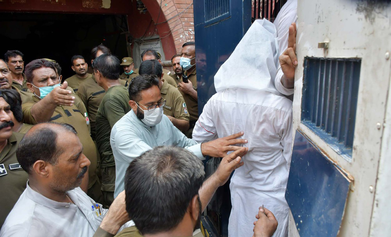 Pakistan a adoptat o lege care permite castrarea chimică a violatorilor în serie și pedofililor