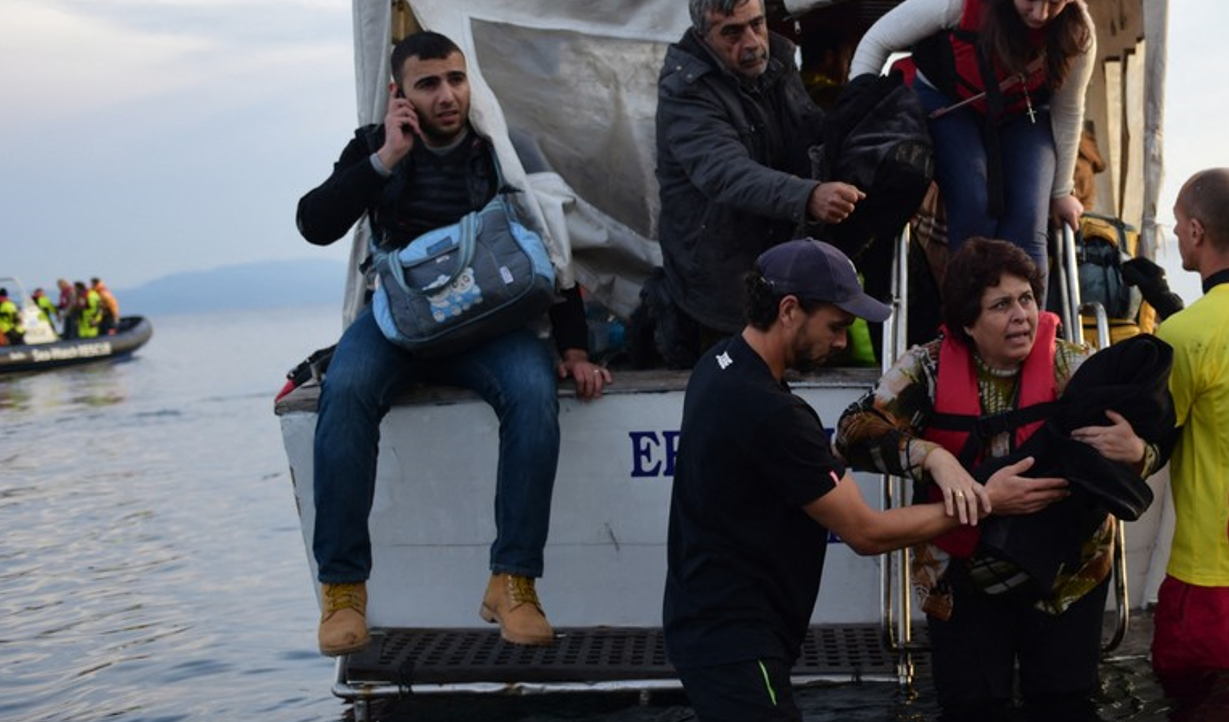În Grecia a început procesul a 24 de lucrători umanitari acuzaţi de spionaj după salvarea unor refugiaţi: „Farse motivate politic”