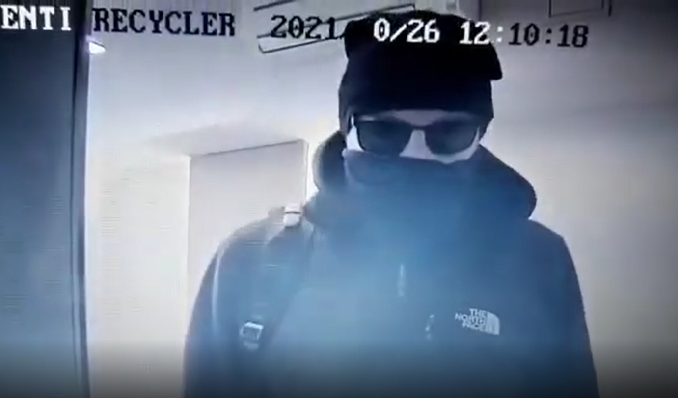 Bărbatul care a luat dintr-un bancomat 6.000 de euro uitați de altcineva a fost găsit de polițiști