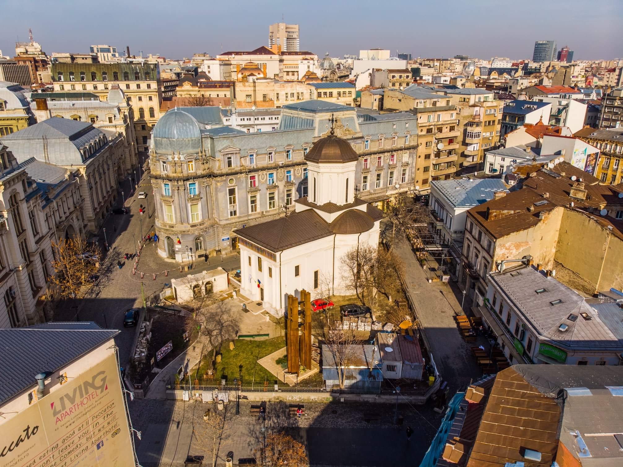 Cea mai cool biserică e ascunsă printre terasele din Centrul Vechi. Și e prima cu serviciu de asistență socială acreditat