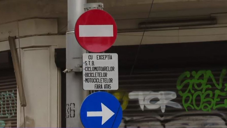 Primăria Capitalei a instalat indicatoare noi, care limitează accesul șoferilor pe linia de tramvai.