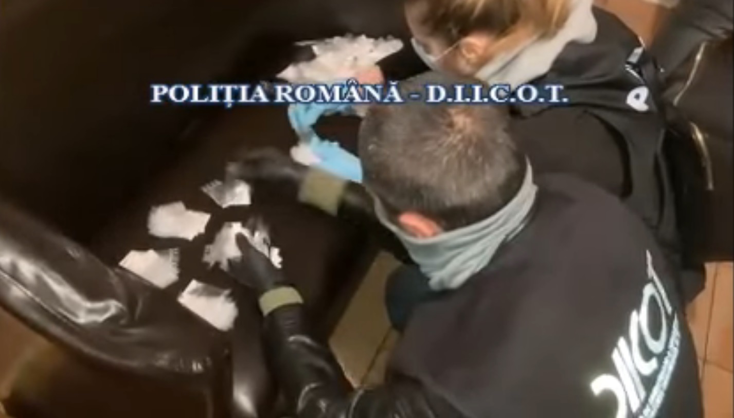 Unii dintre traficanții vizați de sutele de percheziții au fost găsiți la cafea. Luați prin surprindere, au amenințat că cheamă Poliția