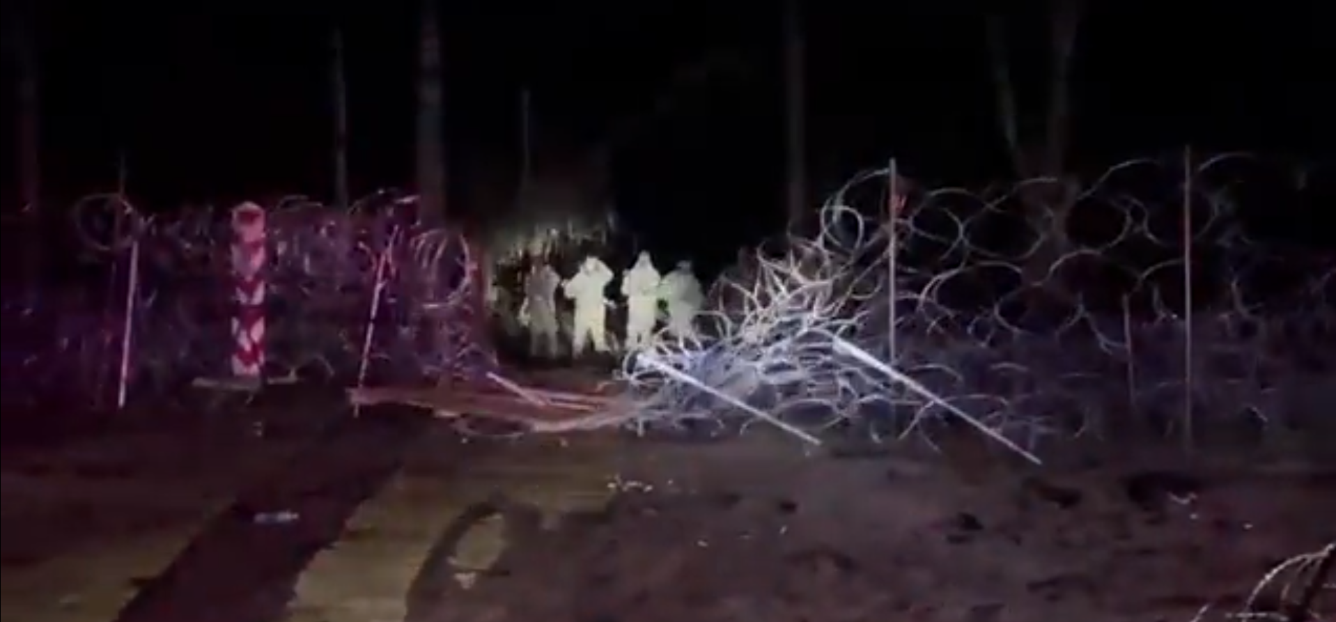 Polonia: Sute de migranți au rupt gardul de sârmă de la graniță. Atacul a fost supervizat de forțele bieloruse