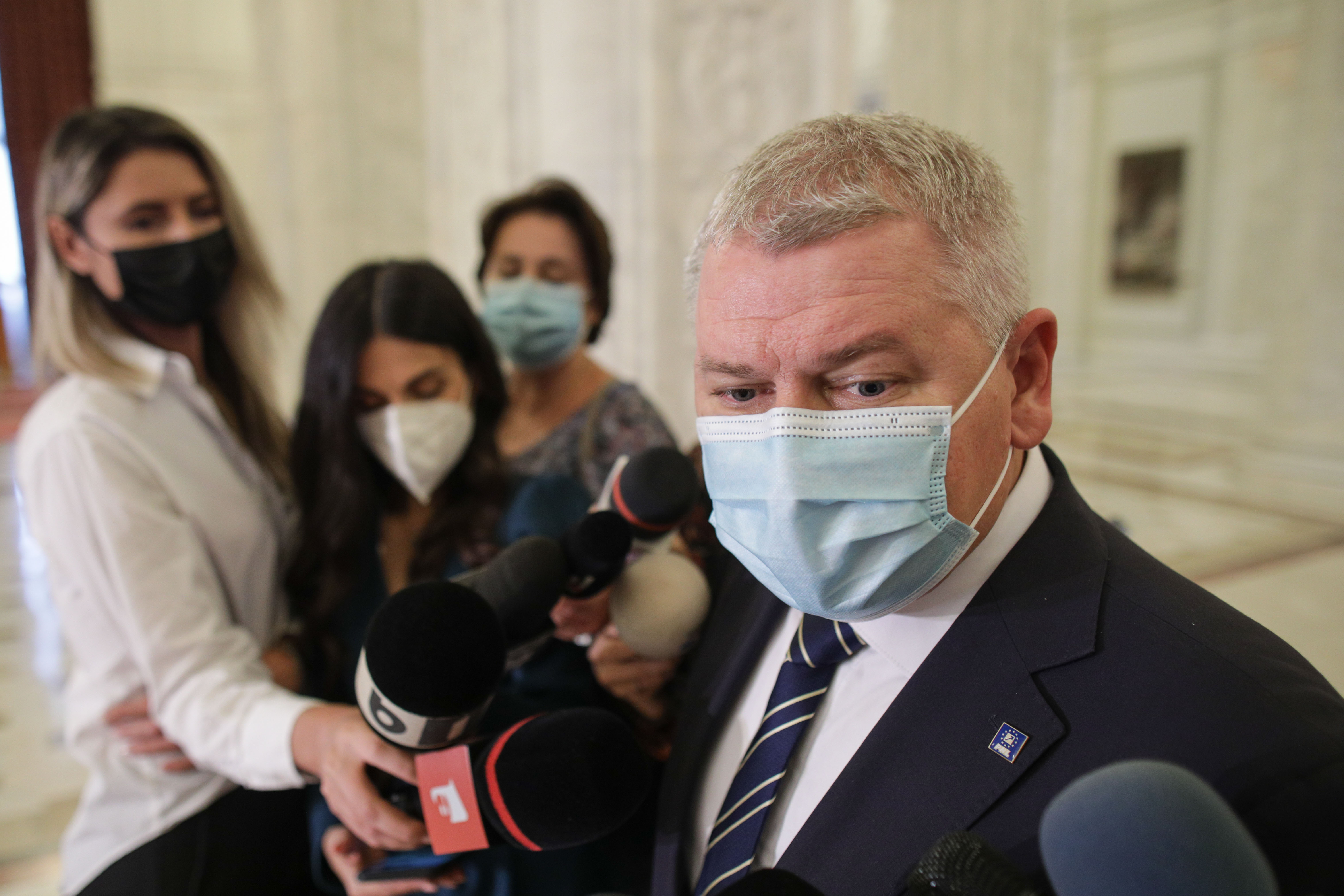 Surse: Premierul Ciucă i-a cerut lui Florin Roman să-și clarifice rapid suspiciunile de plagiat. Demisia ar fi „un gest onorabil”