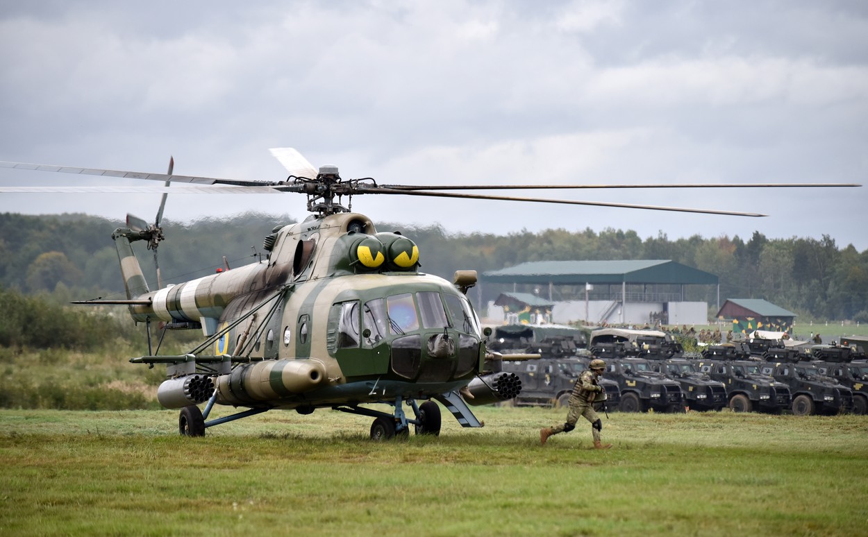 Rusia și Ucraina au organizat simultan exerciții militare