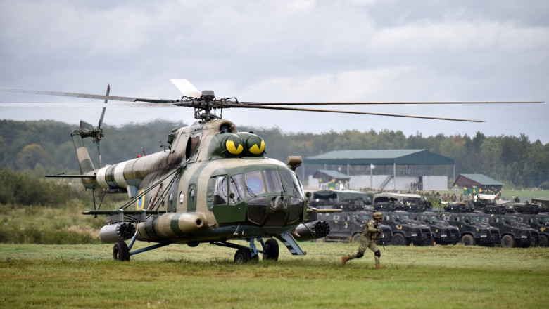 Elicopter ucrainean care particoipă la exerciții militare.