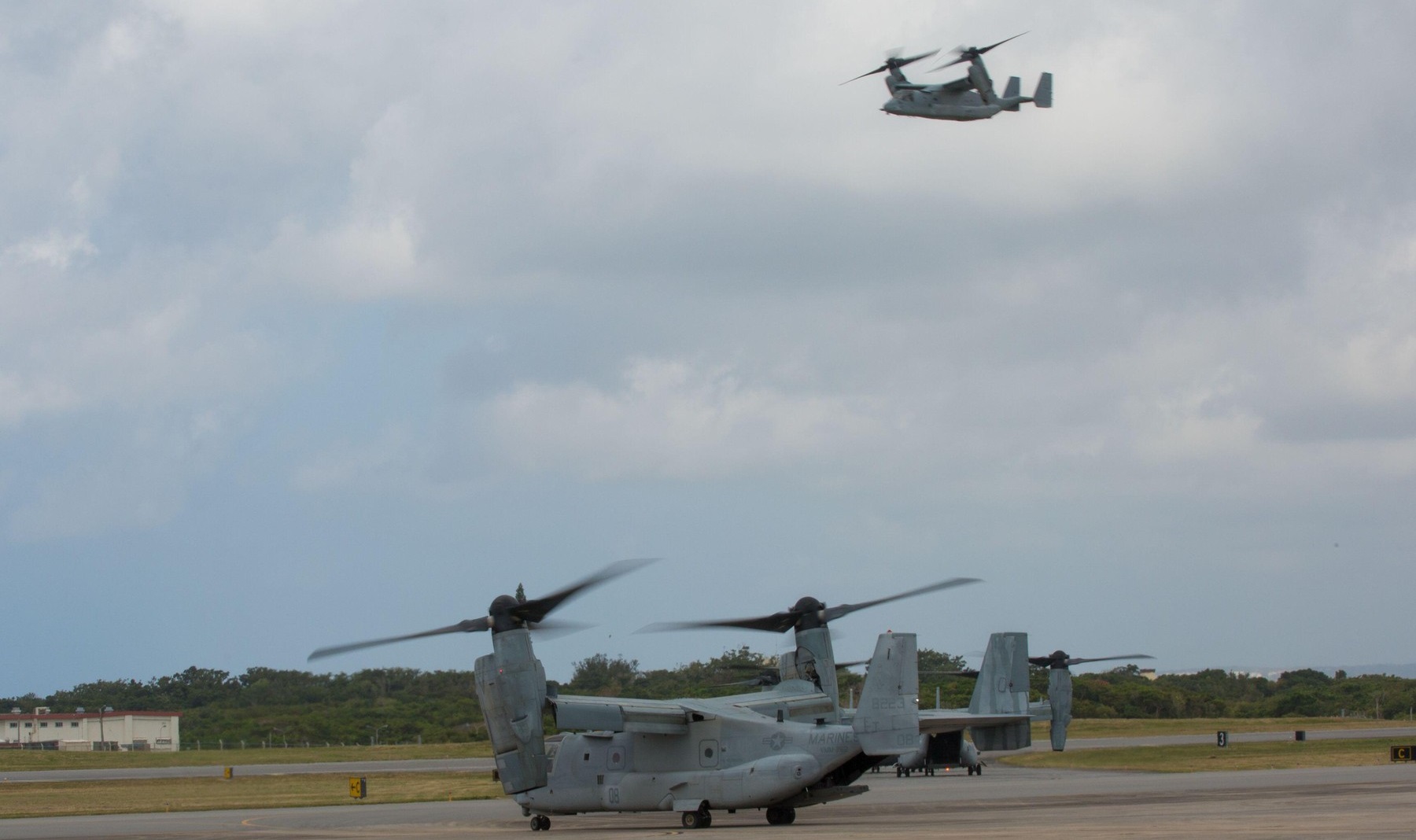 Un obiect din metal a căzut dintr-o aeronavă a Marinei americane în curtea unei case din Okinawa