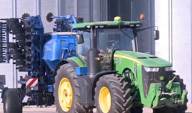 Criză de tractoriști, chiar și cu salarii de 6.000 de lei: Tinerii cred că e greu, iar cei cu experiență se feresc de noile vehicule