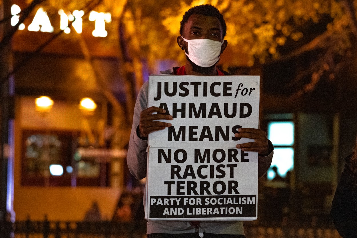 Trei bărbați au fost condamnați pentru uciderea afro-americanului Ahmaud Arbery. Crima a alimentat protestele antirasiste din SUA